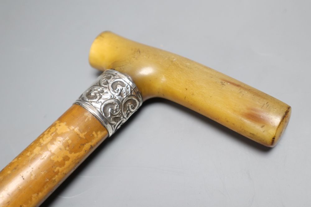 An Edwardian rhinoceros horn handled walking stick, length 88cm